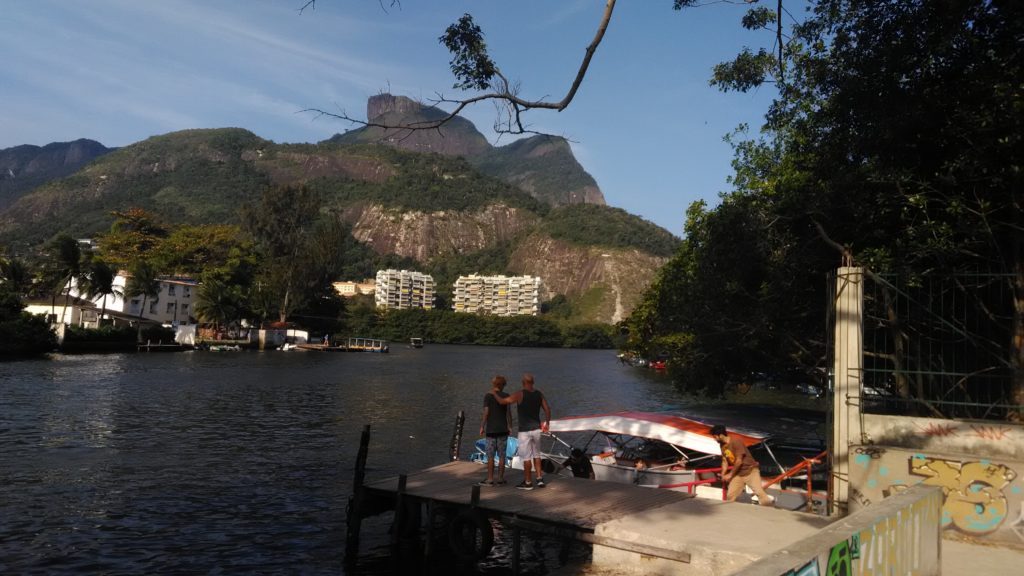 Cais de saída dos barcos para a Ilha da Gigóia